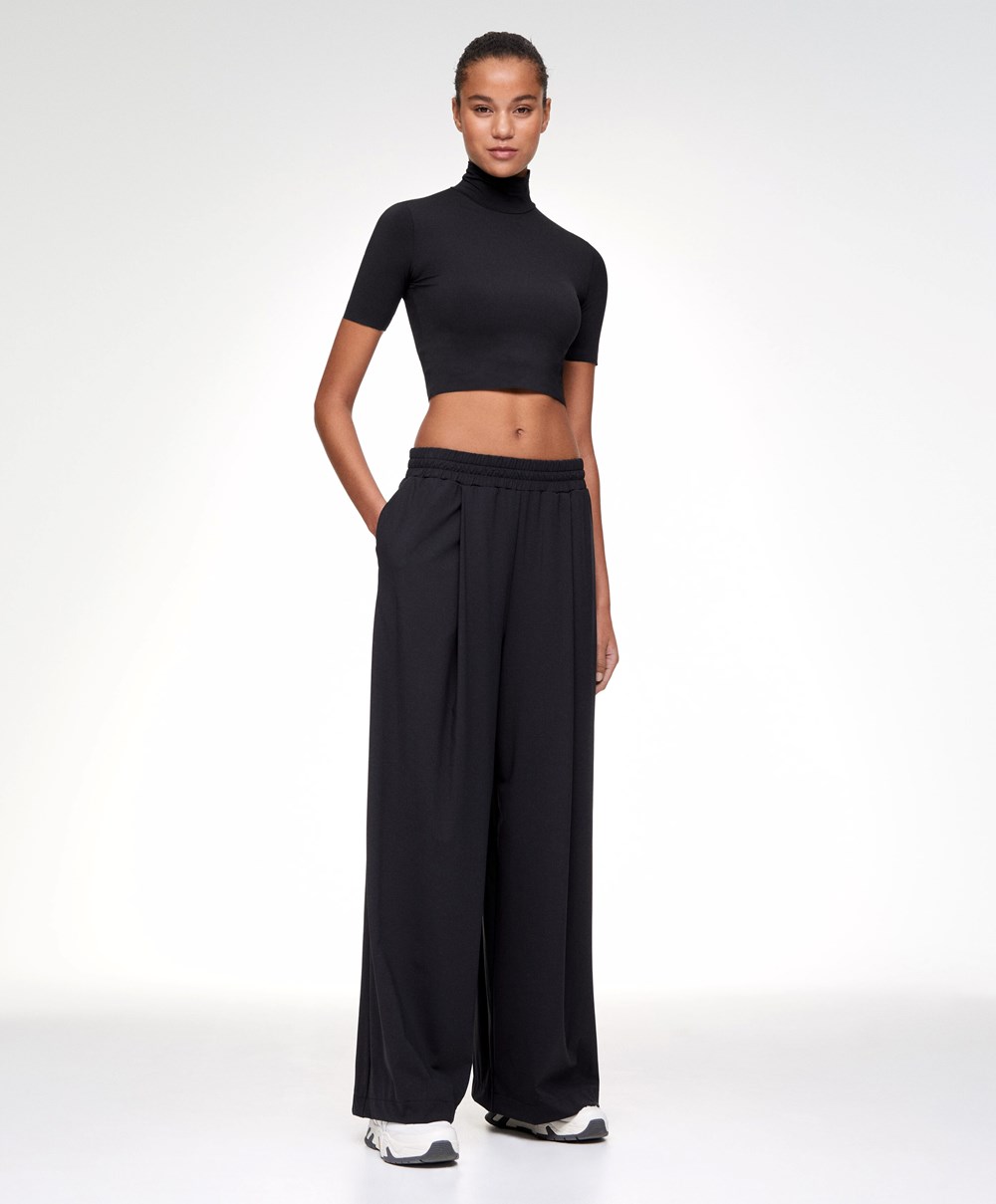 Oysho Cropped T-shirt With Raised Neck μαυρα | BRICWZ-967