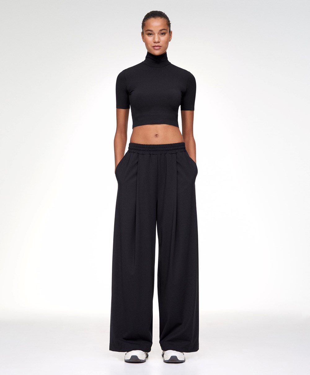 Oysho Cropped T-shirt With Raised Neck μαυρα | BRICWZ-967