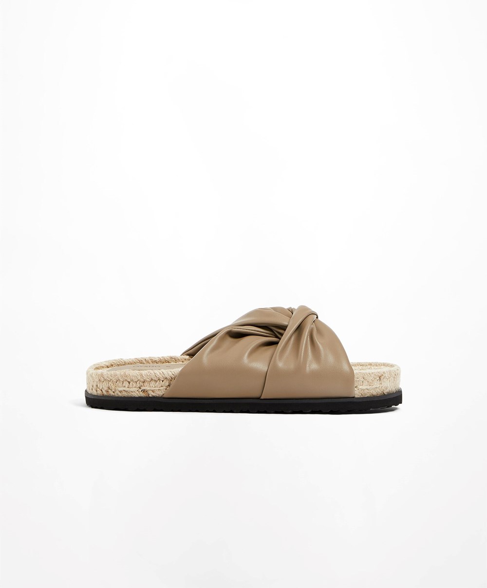 Oysho Crossover Sandals Mole | URLMAV-576