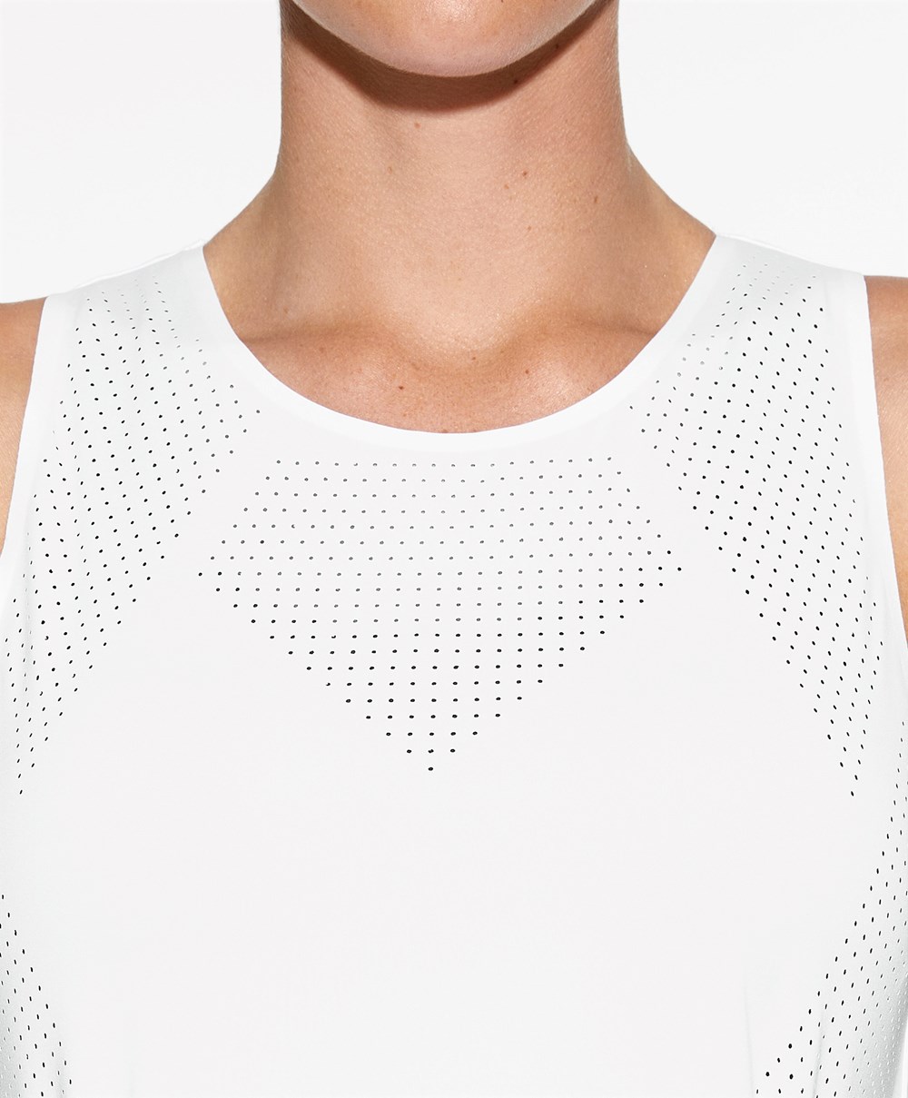 Oysho Microperforated Technical αμανικα T-shirt ασπρα | HWDAVM-579