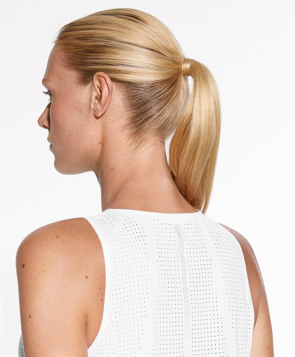 Oysho Microperforated Technical αμανικα T-shirt ασπρα | HWDAVM-579