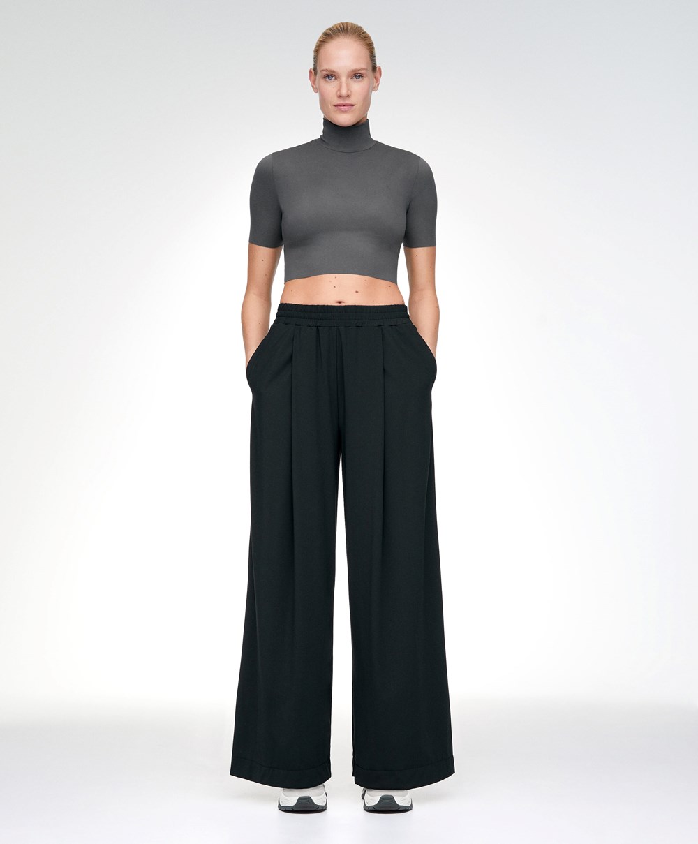 Oysho Perfect-adapt Crop Top With Raised Neck σκούρο γκρι | OHVDQM-821